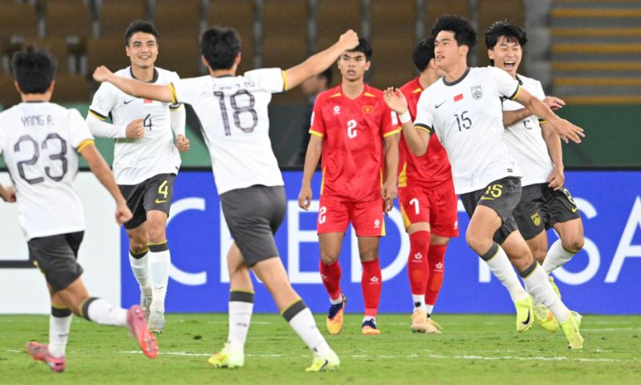 足球赛事-中国队进决赛仅1天，再获一个喜讯！越南球迷破防，日本球迷担忧