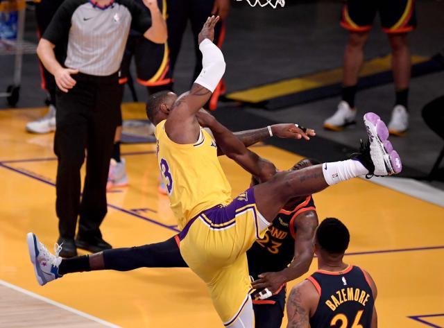 足球赛事-格林再现天使魔鬼一面 再战灰熊他需要冷静心态