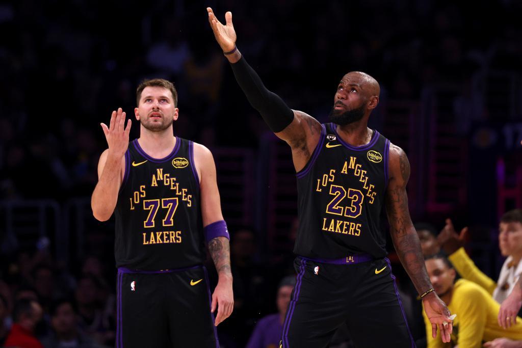 中超赛程-NBA｜在东契奇和詹姆斯的里程碑之夜，湖人稳住西部第三